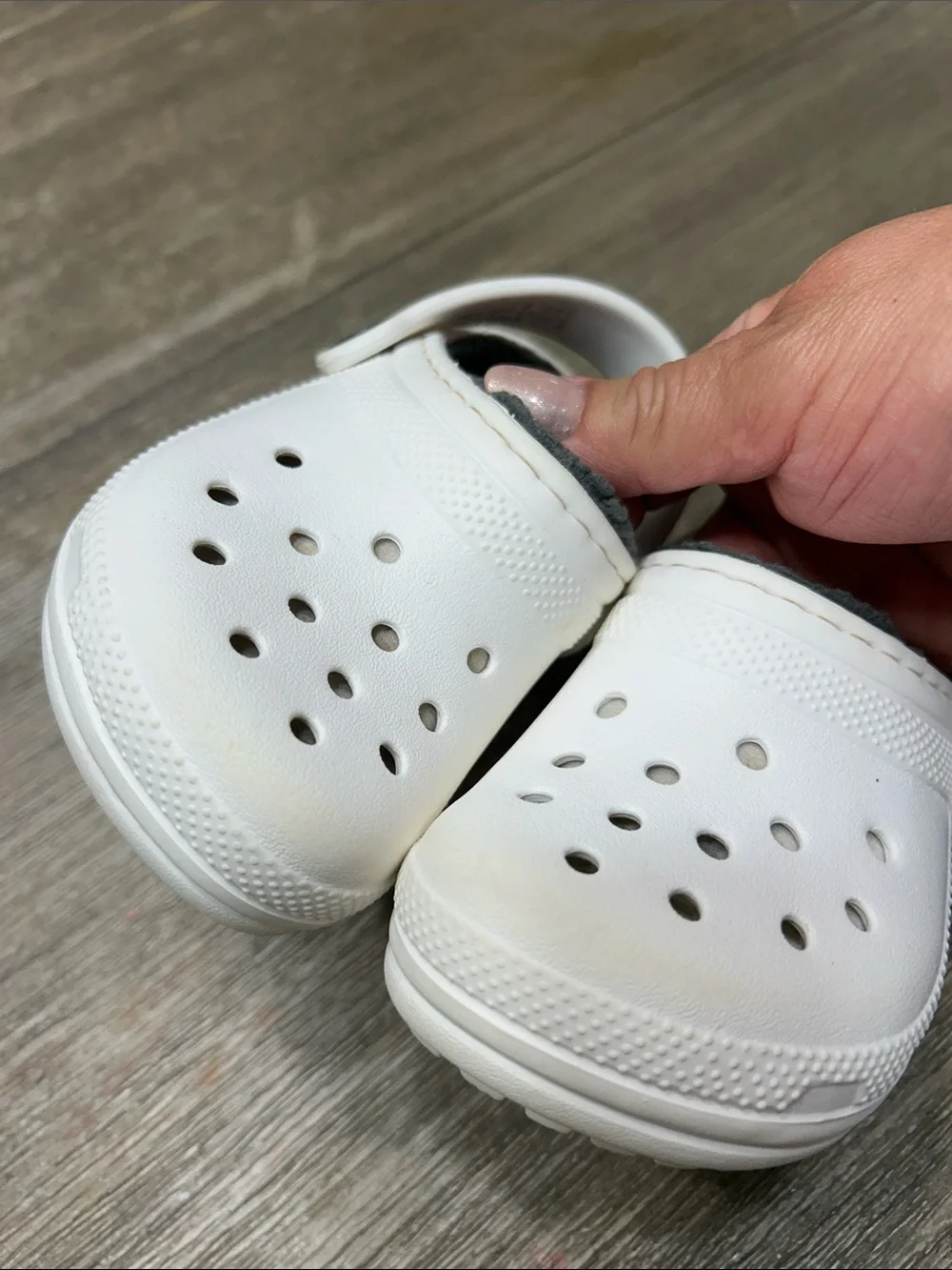 CROCS Kids Classic Clog with Charcoal Liner - White, Sz. C6, Gently Used.